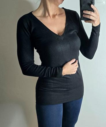 Cierny predlzeny sveter, 36