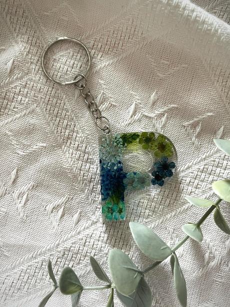 Ručne vyrobené živicové kľúčenky, 