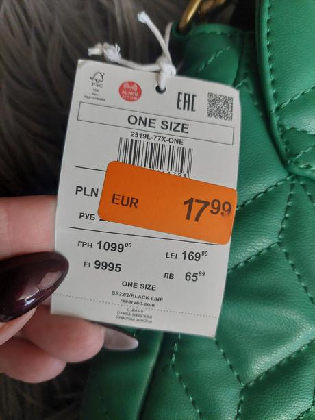 Kabelka s retiazkou, reserved