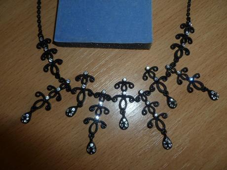 Set náušníc a náhrdelníka, 