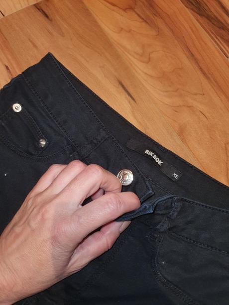 Klasické kvalitné čierne nohavice 158/164 xs lacno, 164