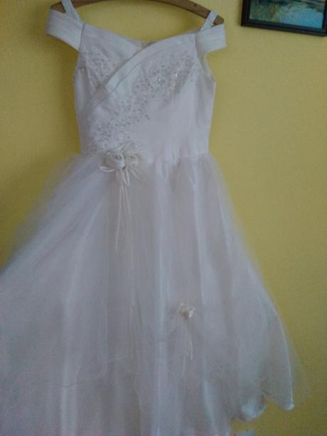 Saty na 1.sv.prijímanie+ozdoba do vlasov, 152