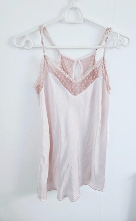 Pekná lahulinká blúzka, s