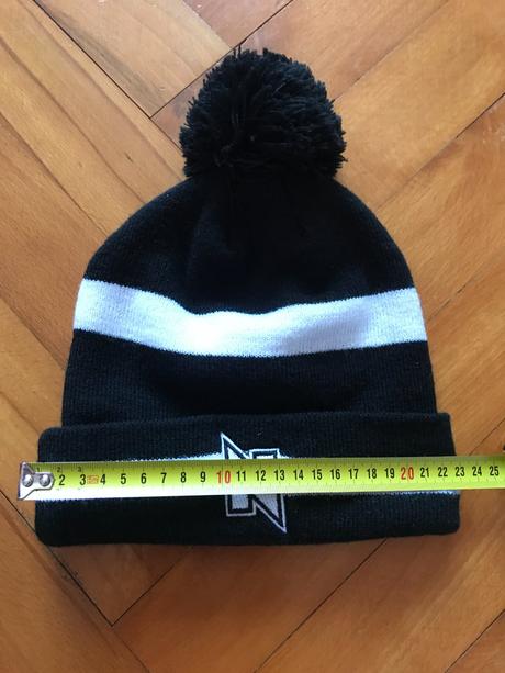 Zimná čiapka new era s brmbolcom,
