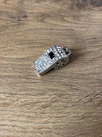 Prívesok na retiazku píšťalka,