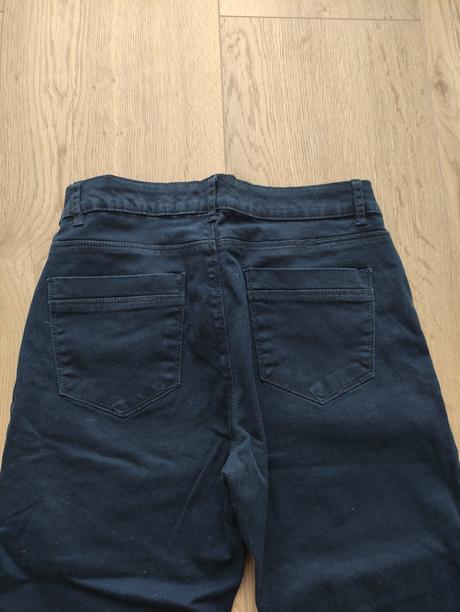 Tmavomodre rifle, kenvelo,28