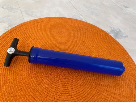 Ručná pumpa na nafukovanie lôpt, 