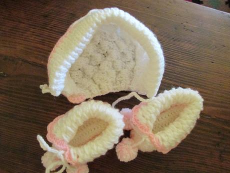 Ručne pletená súpravička na krst, 56