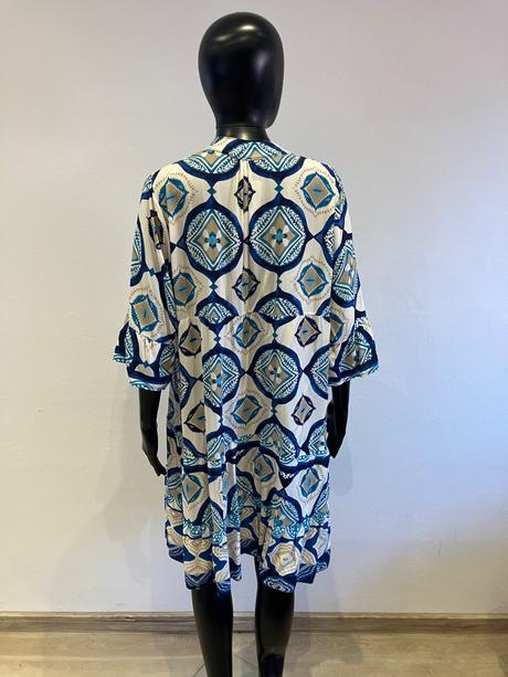 Vzorované šaty s 3/4 rukávom a volánom modré, l / m / s / xl