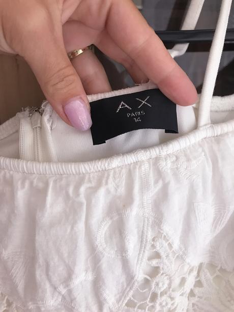 Biele šaty s krajkovým volánom, s