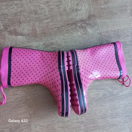 Gumáky, 34