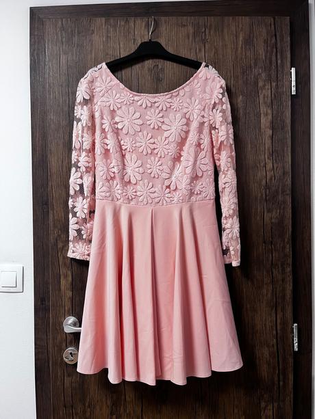 Spoločenské šaty, 42