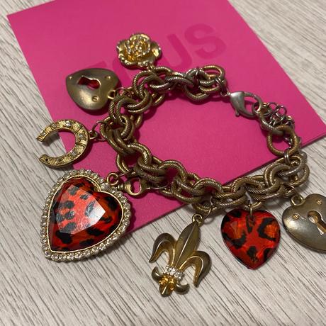 Náramok s príveskami,