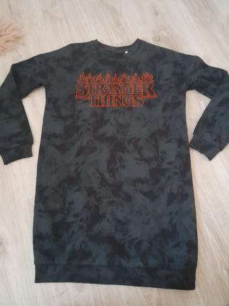 Mikinové šaty stranger things, 158