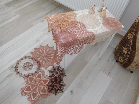 Háčkované dečky do hneda, 