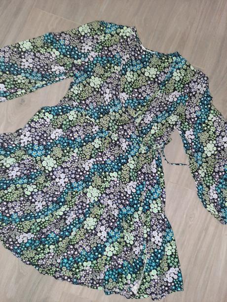 Kvietkovane zavinovacie saty, marks & spencer,146