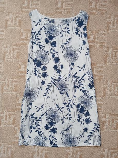 Šaty s tmavomodrým vzorom, 40