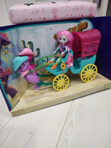 Enchantimals s morskými koníkmi,