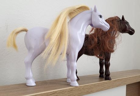 2x kôň s pohybujúcou hlavou, 