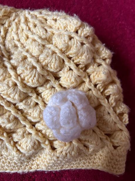 Hačkovana zlta  čiapka ručná práca, 122