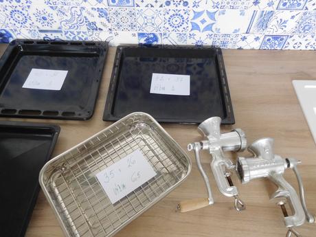 Plechy na pečenie nové + mlynček na maso 5,