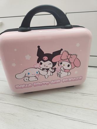 Kufrík hallo kitty,