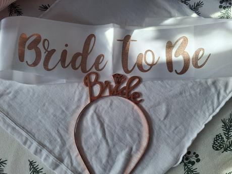 Čelenka bride (nevesta) a šerpa, 