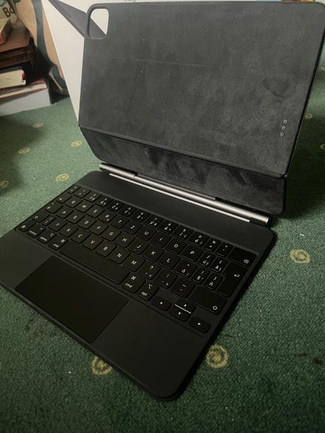 Apple ipad air 5th gen + magic keyboard + apple pe, apple