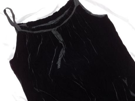 Kvalitne zamatove saty, 38