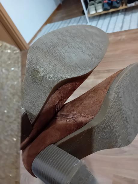 Hnedé členkové čižmičky na opätku, 39