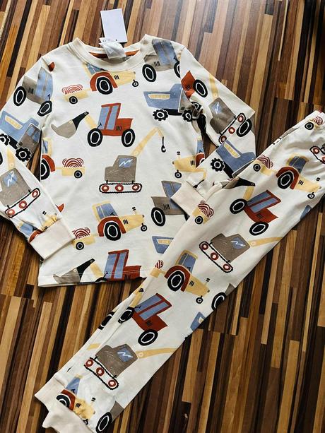 Veľ. 122/128  h&m nové krásne autíčkovské pyžamko, h&m,122 / 128