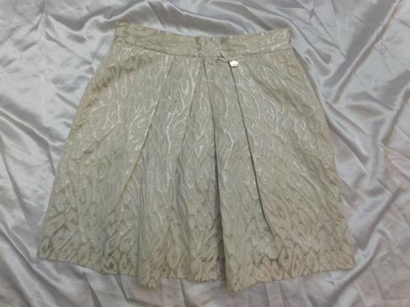 Velmi pekna sukna, 38