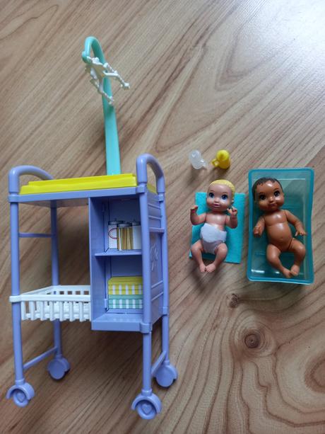 Bábätká barbie a stojan pre bábätká,