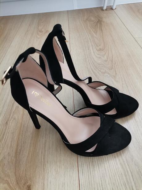 Nové semišové sandále, 36