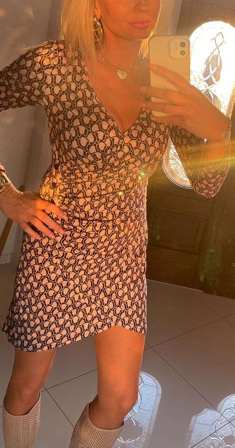 Šaty s výstrihom, m