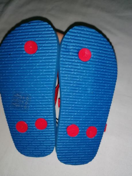 Žabky veselí žraloci, 24