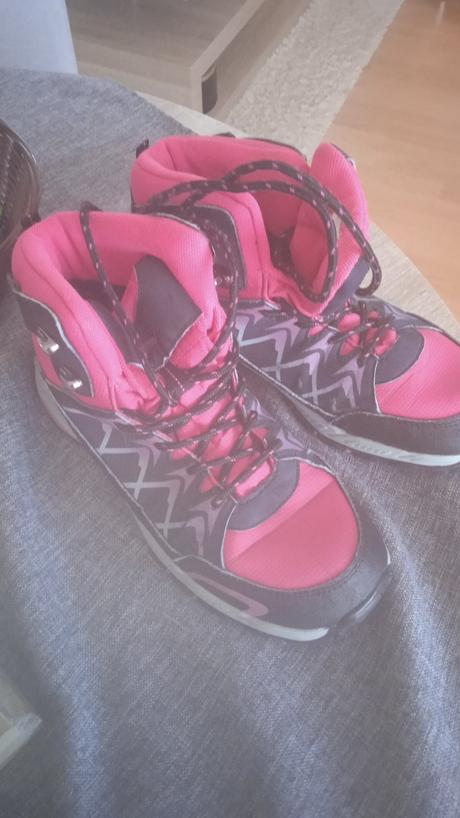 Pekne turistické topánky, 36