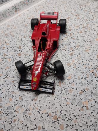 Autíčko ferrari,