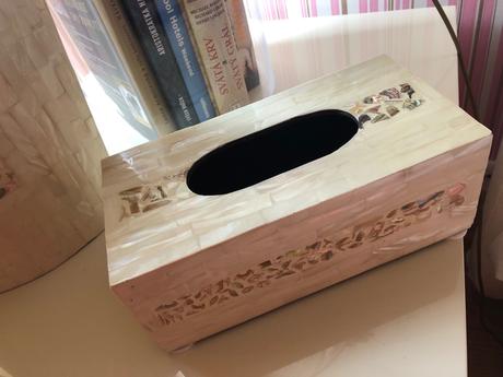 Box na servítky a váza z perlete, 