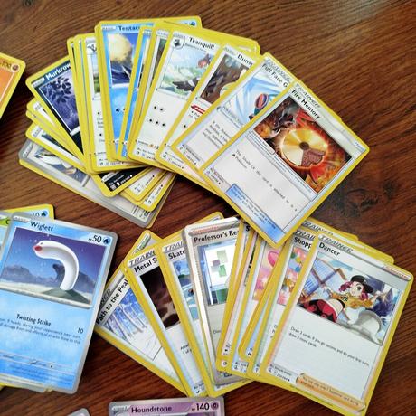 Originál karty pokémon 146ks - super stav,