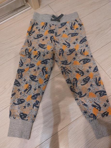 Teplačiky s dinami, lupilu,104