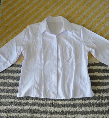 Biela košeľa, 44