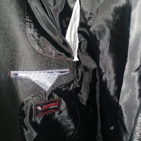 Čierne  spoločenské sako, 170