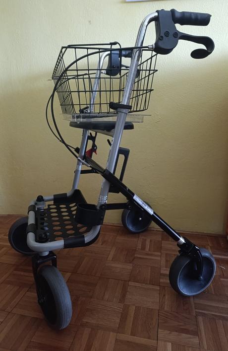 Invalidný vozík pre seniorov, 