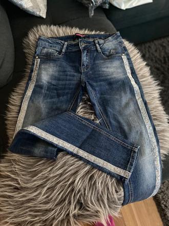 Džínsy, 38