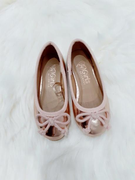 Zlatoružové sandalky, reserved,23