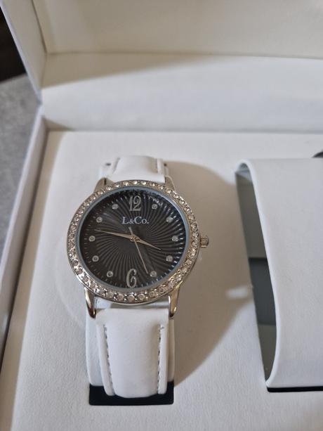 Sada hodinky+naramky cena s poštou,