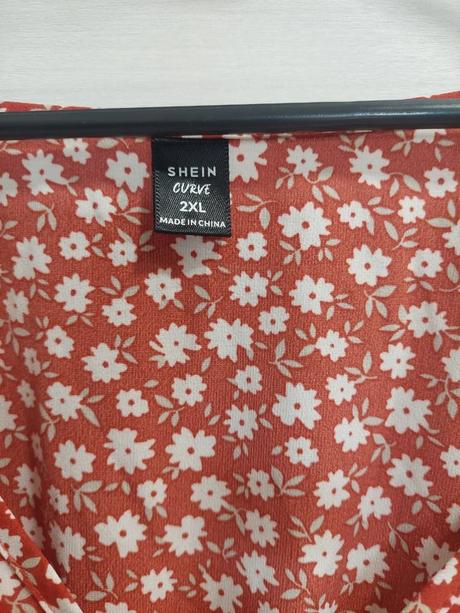 Krásne kvetované maxi šaty shein curve v tehlovej, 4xl