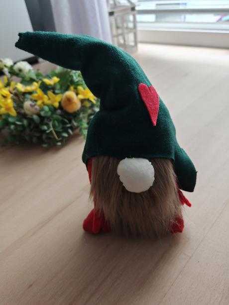 Trpaslík parapetu von na okno alebo doma, 