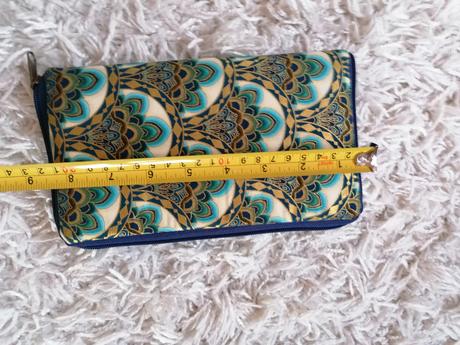 Krásna penaženka na zips, 